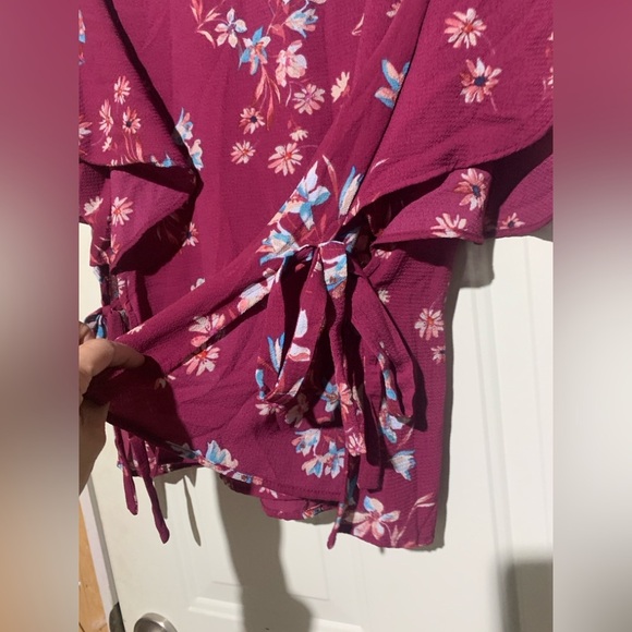 Pink Floral Sheer Large Blouse, Butterfly  Sleeves, NWT, P2P 22, side bow ties - Picture 3 of 4